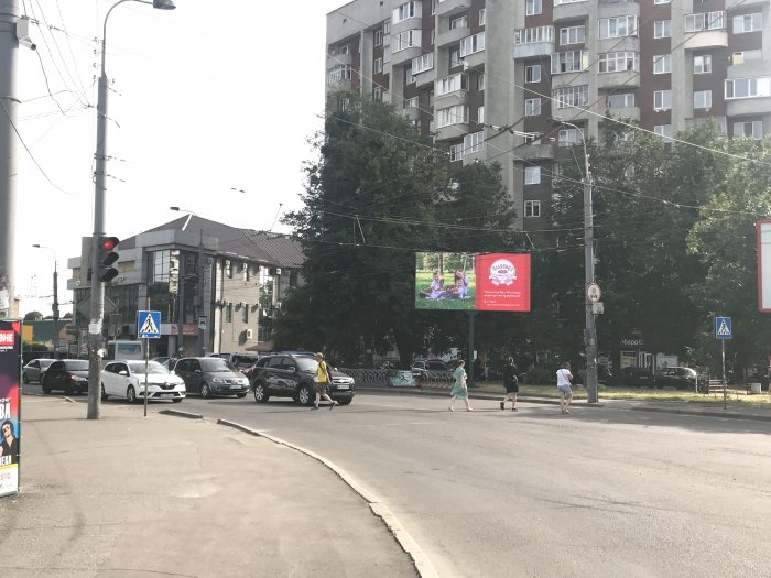 м. Рівне, вул. А.Грушевського, в районі перехрестя з вул. Гагаріна