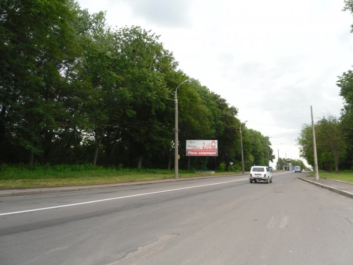 м. Рівне,  вул. Київська,  навпроти будинку №108
