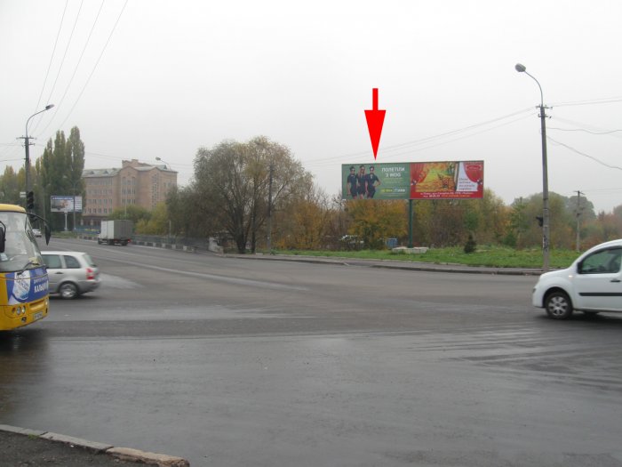 м. Рівне, вул. Р.Шухевича, в районі перехрестя з вул. Кн. Володимира