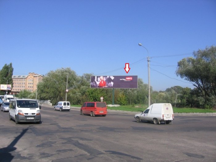 м. Рівне, вул. Р.Шухевича, в районі перехрестя з вул. Кн. Володимира