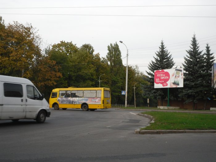 м. Рівне, вул. вул. Ст. Бандери, в районі перехрестя з вул. Відінською